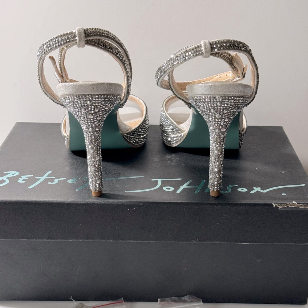 Blue by Betsey Johnson suni silver ringstone heeled sandals ankle strap 6.5 NWT - Picture 5 of 9